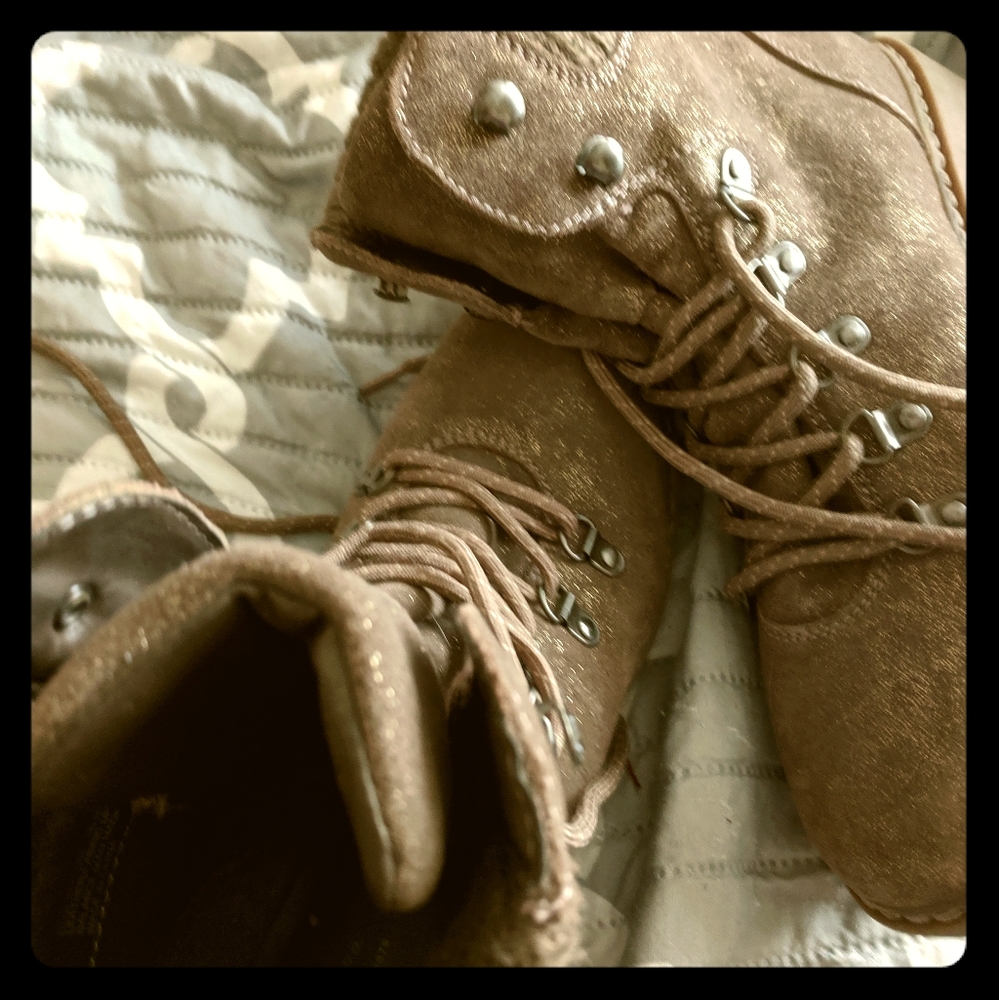 Bass Boots size 9